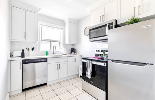 Hamilton Apartment | 1BR Apartment in Corktown Hamilton!