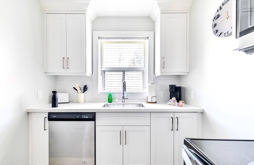 Hamilton Apartment | 1BR Apartment in Corktown Hamilton!