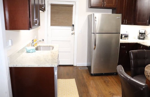 River Forest Apartment | 1BR Apartment - Walk to Shops - Downtown OAK PARK
