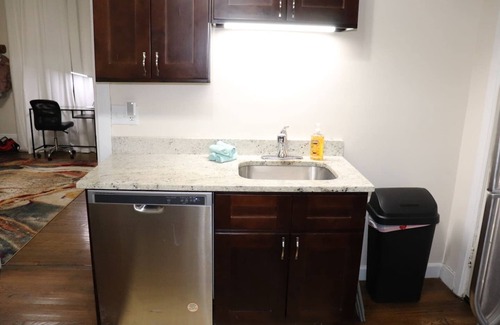 River Forest Apartment | 1BR Apartment - Walk to Shops - Downtown OAK PARK