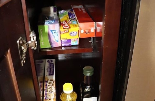 River Forest Apartment | 1BR Apartment - Walk to Shops - Downtown OAK PARK