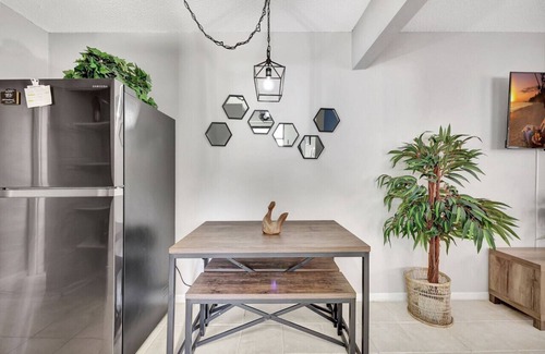 Jensen Beach House | 1BR APT/Ideal For Long Stays near DT/Beach