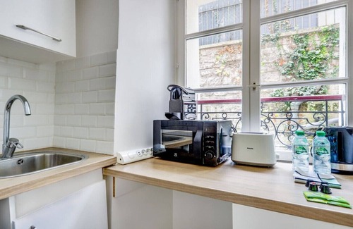 Saint-Maurice Apartment | 1BR at 10 minutes from Paris: Close to Transport