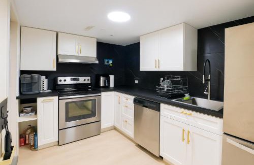 Russell Apartment | 1BR Getaway Near Calypso - Cozy and Connected