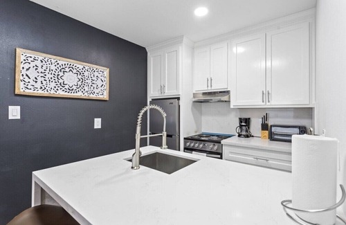 South Central Houston Apartment | 1BR Getaway Sleeps 4 Near Med Center & UH