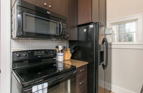 Midtown Apartment | 1BR Midtown Carriage House