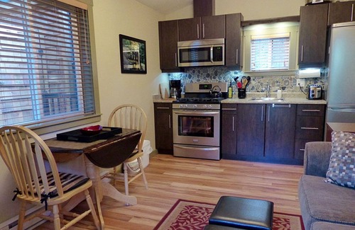 Port Renfrew Cottage | 1BR - Pet Friendly - Sleeps 4 - Hot Tub