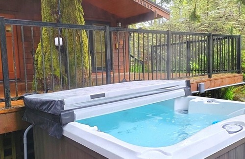 Port Renfrew Cottage | 1BR - Pet Friendly - Sleeps 4 - Hot Tub