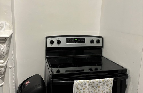 North Philadelphia Apartment | 1st fl Studio near Temple Dental/Pharmacy/Hospital/Downtown