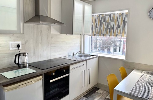 Blackpool Town Center Apartment | 1st floor double & twin room apartment 5 minuets walk from town.