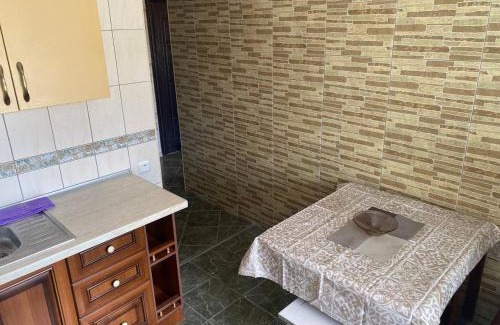 Dniprovs'kyi District Apartment | 2-к квартира у парка и Днепровской набережной