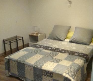 Caunes-Minervois Apartment | 2+1 couchages + sdb dans appartement rénové.