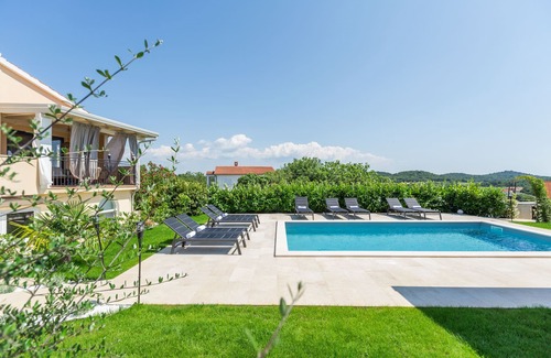 Musalez Condo | 2-4 persons, Pool, Garden, Family-friendly, Panoramic sea view