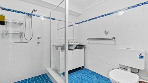 Hawks Nest House | 2 - 76 Mirreen Street Hawks Nest