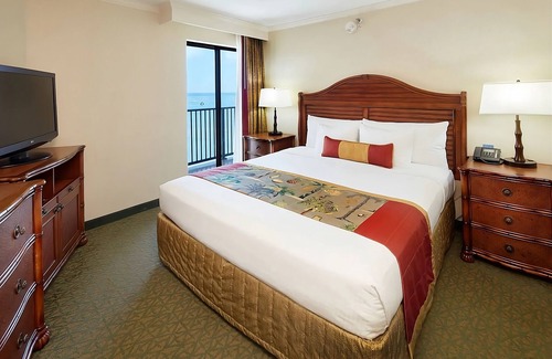 Waikiki Hotel | 2 Awesome Units, Just Steps to the Beach, Pool, Dining, Spa, Diamond Head