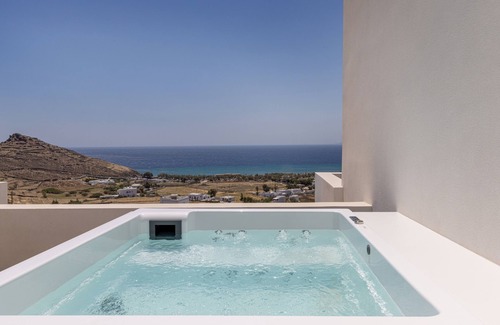 Agios Fokas Apartment | 2 BDR Sea View Suite with Outdoor Jet Tub | Aura Gres