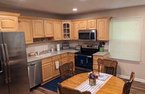 Se Ree House | 2 bdrm/1 bath lakefront home on Rough River Lake