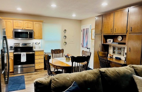 Se Ree House | 2 bdrm/1 bath lakefront home on Rough River Lake
