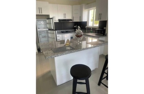 Paraiso Apartment | 2 Bdrm 1 Bath Near River and Beach, 3L