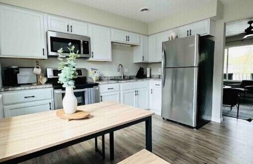 Yale Apartment | 2 BDRM APT with Washer Dryer Patio and fireplace