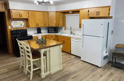 Richfield House | 2-Bed, 1-Bath Quiet Home near MTB trails, city parks, ATV Trails, National Parks