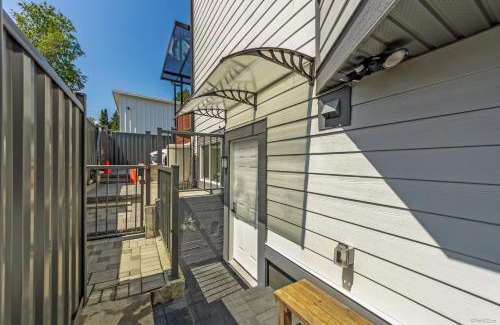 New Westminster Apartment | 2-Bed 1-Bath Side Suite in New Westminster