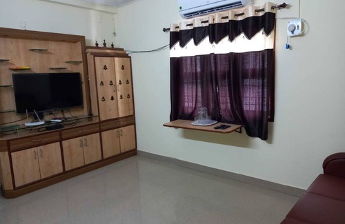 Valasaravakkam Apartment | 2 Bed, 2 Bath Aptmt with AC, water heater, TV, 24x7 Internet, Fridge, Gas Stove