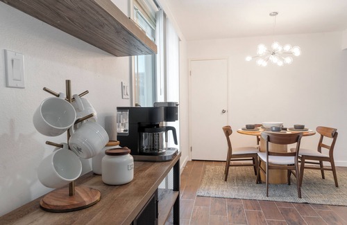 Bakersfield Condo | 2 bed 2 bath condo with washer & dryer, parking garage, and office space