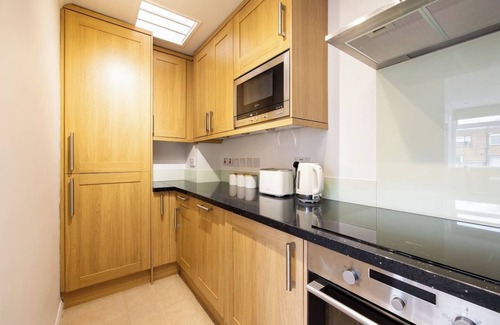 Parsons Green and Walham Apartment | 2 Bed Balcony Flat Chelsea Harbour