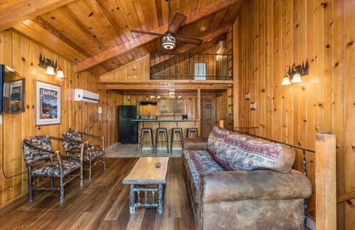 Bass Lake Cabin | 2 Bed Cabin at Bass Lake near Yosemite.