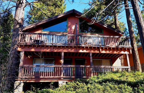 Bass Lake Cabin | 2 Bed Cabin at Bass Lake near Yosemite.