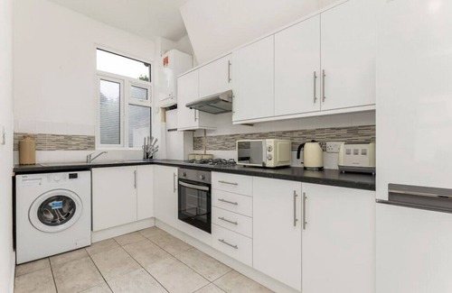 South Acton Apartment | 2 Bed Flat in Acton Town