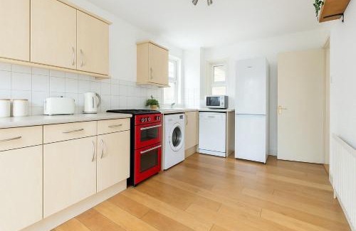 Coldharbour Apartment | 2 Bed Garden Flat in Clapham