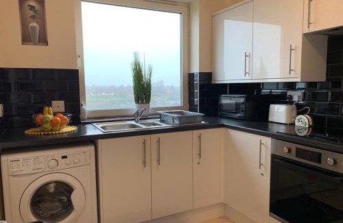 Basingstoke Apartment | 2 Bed Ideal for Contractors with 2 Free Parking