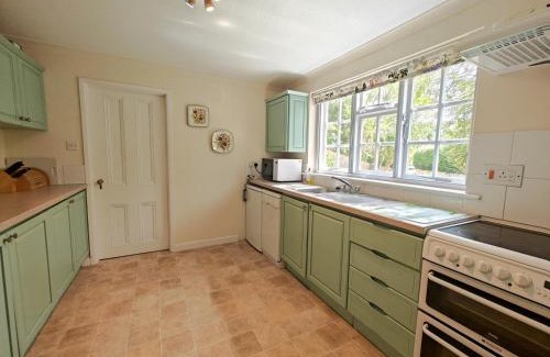Chilmark House | 2 Bed in Chilmark oc-w32753