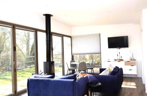 Colchester House | 2 Bed in East Bergholt 82399