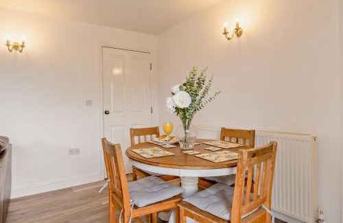 Newport House | 2 Bed in Newport 90243
