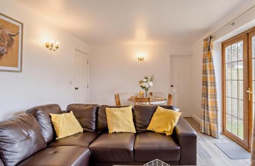 Newport House | 2 Bed in Newport 90243
