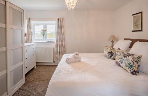 Newport House | 2 Bed in Newport 90247