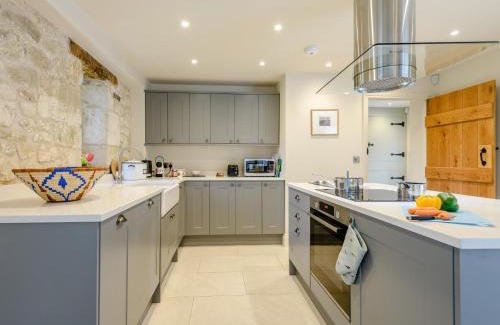 Fonthill Bishop House | 2 Bed in Tisbury 78165