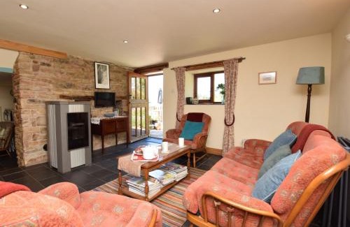 Combs House | 2 Bed in Whaley Bridge PK741