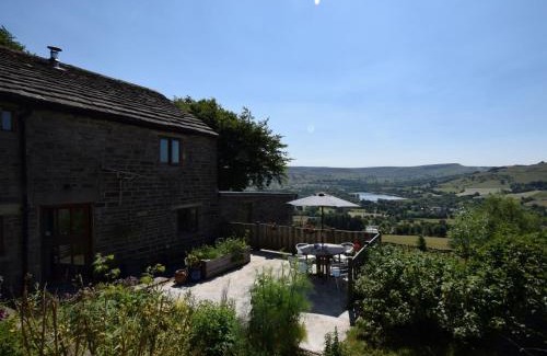 Combs House | 2 Bed in Whaley Bridge PK741
