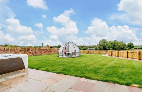 Wakefield House | 2 Bed in Wintersett 93235