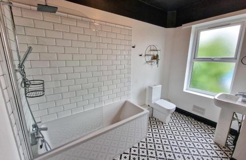 Eccles House | 2 Bed near City Centre by City SuperHost