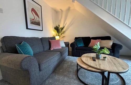 Shrewsbury House | 2 Bed Near Shrewsbury Hospital