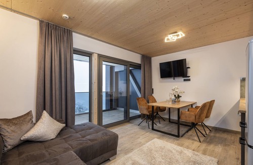 Alpendorf Apartment | 2 Bed Studio Superior Panorama