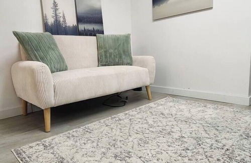 Southwest Calgary House | 2-bed suite 10 mins from all attractions