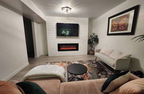 Southwest Calgary House | 2-bed suite 10 mins from all attractions