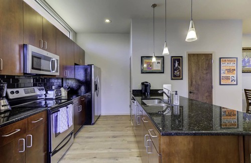 Downtown Memphis Condo | 2 bedroom/2.5 bath Memphis Condo - Prime Downtown Location! Newly Renovated