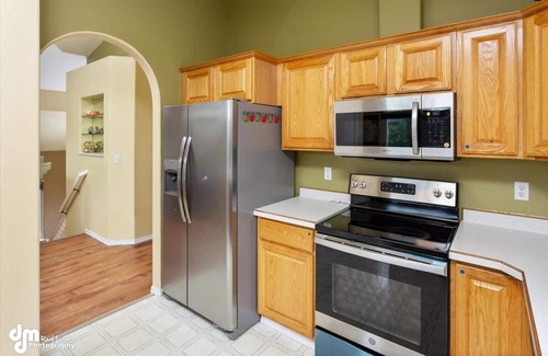 Huffman - O' Malley Apartment | 2 Bedroom 2 Bathroom Home Near Anchorage Golf Course and Zoo